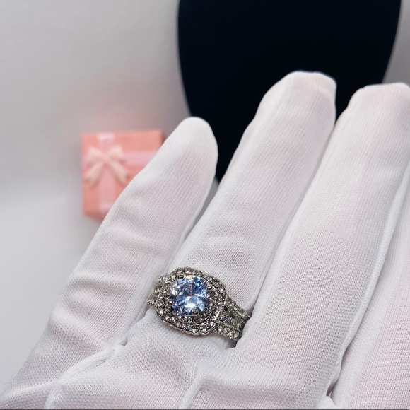 Luxury Silver Square Diamond Cubic Zircon Ring - Picture 8 of 14